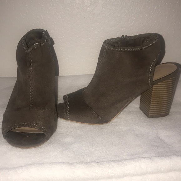 Apt 9 Suede Olive Green Mules - Picture 2 of 5